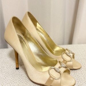 Gucci Champagne Horsbit Heels